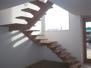 Escada em madeira